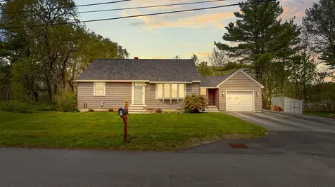 17 Orchard Circle Lewiston ME 04240