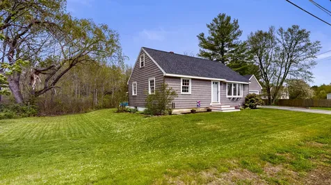 17 Orchard Circle Lewiston ME 04240