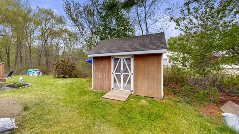 17 Orchard Circle Lewiston ME 04240