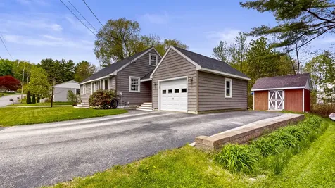 17 Orchard Circle Lewiston ME 04240