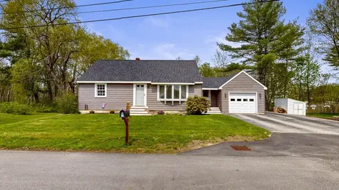 17 Orchard Circle Lewiston ME 04240