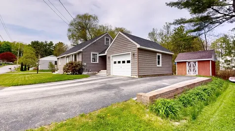17 Orchard Circle Lewiston ME 04240