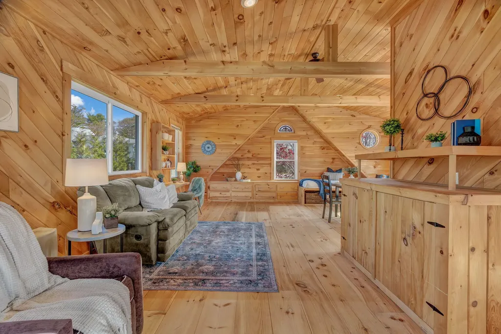 7 Hodgdon Lane Boothbay ME 04537