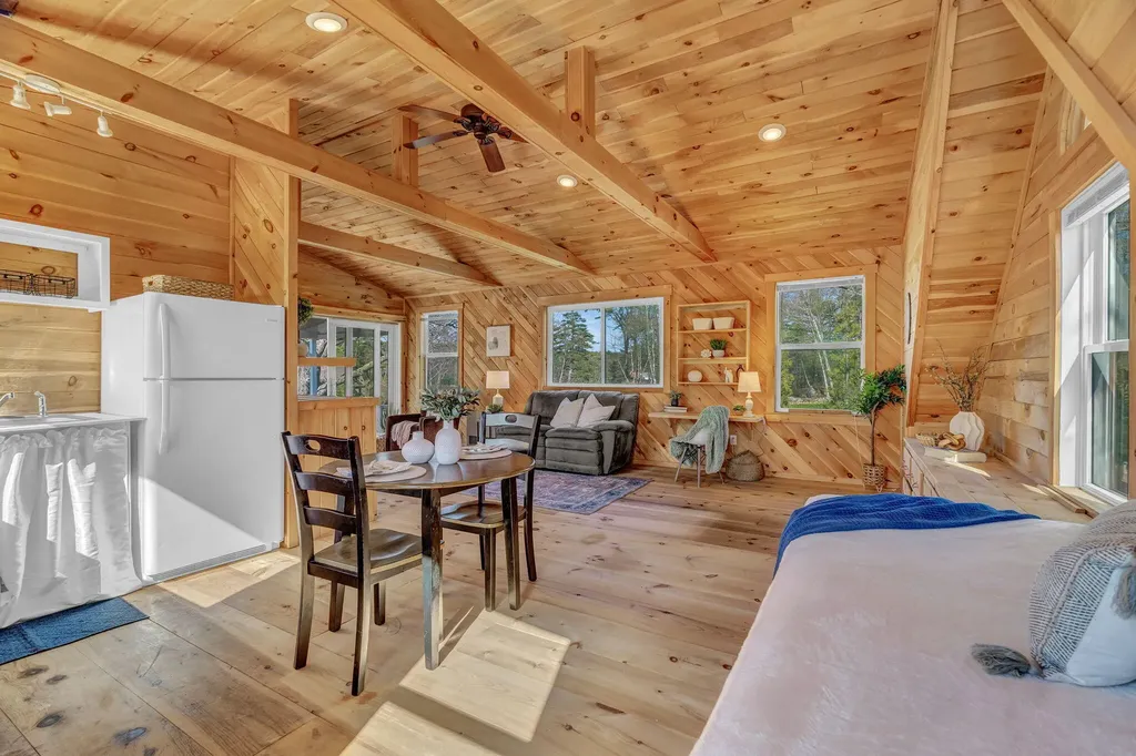 7 Hodgdon Lane Boothbay ME 04537