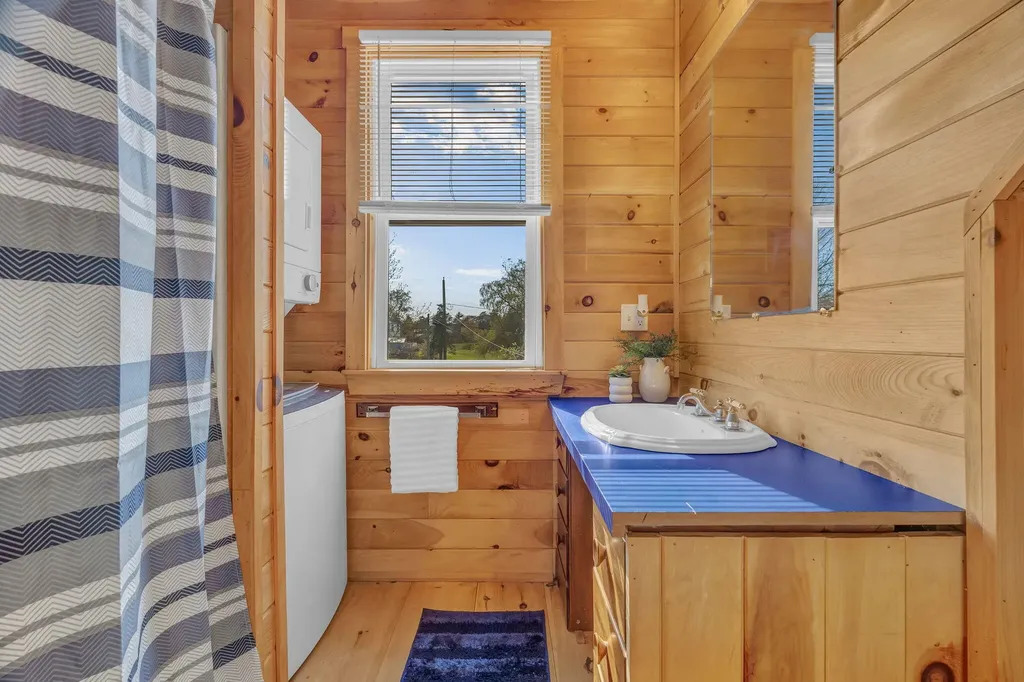 7 Hodgdon Lane Boothbay ME 04537