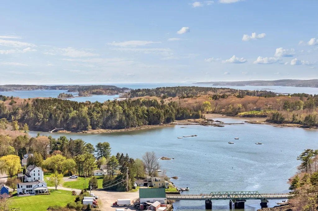 7 Hodgdon Lane Boothbay ME 04537
