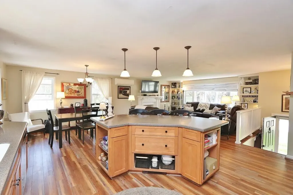 16 Willow Way Brewer ME 04412