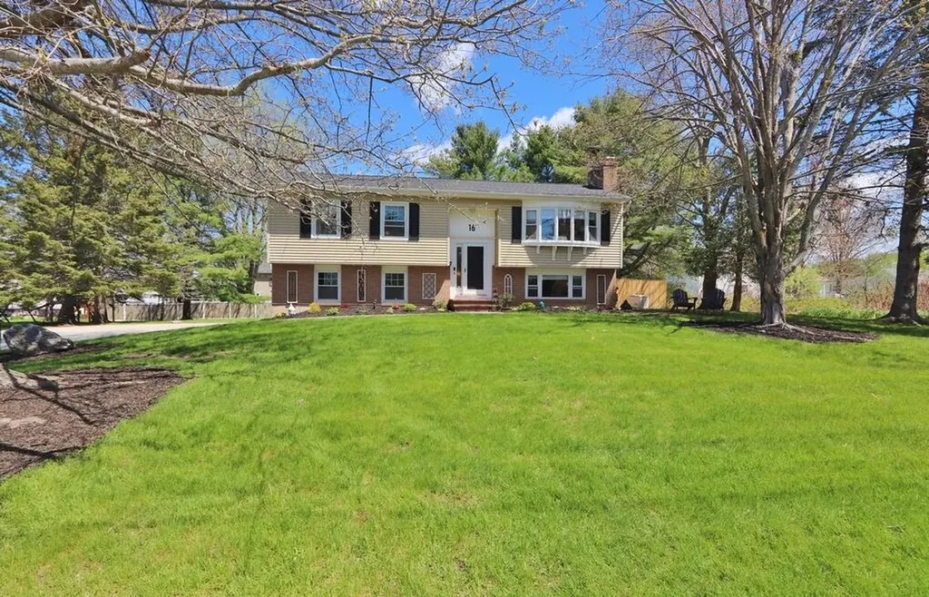 16 Willow Way Brewer ME 04412