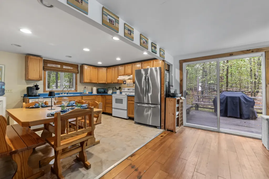 40 Highpoint Drive Frye Island ME 04071