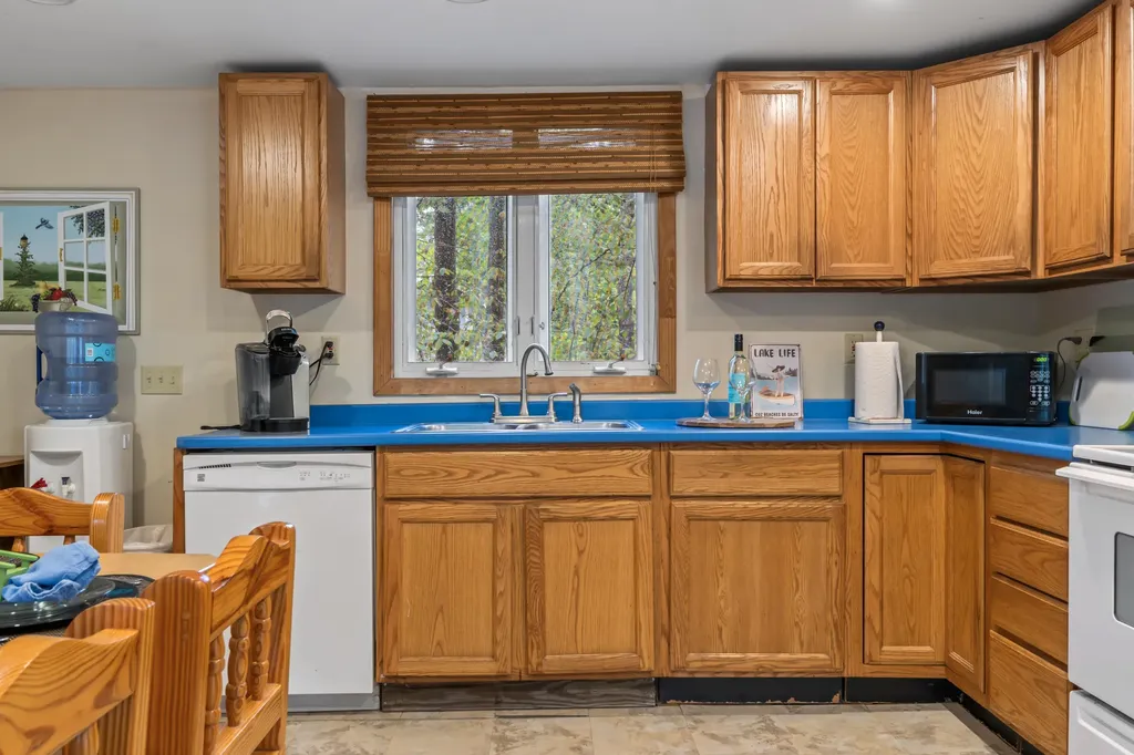 40 Highpoint Drive Frye Island ME 04071
