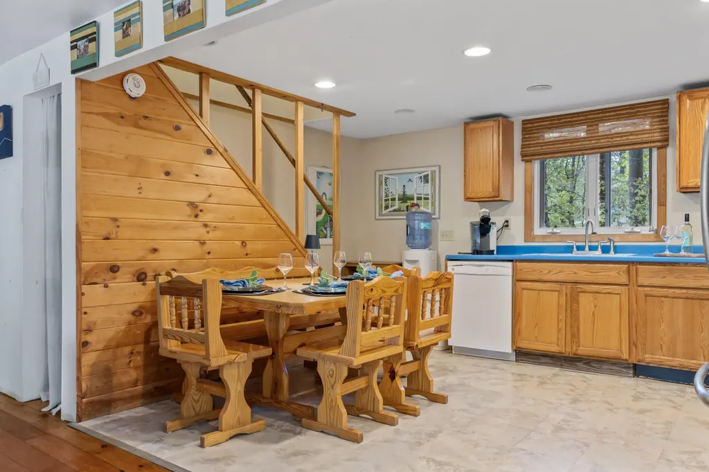 40 Highpoint Drive Frye Island ME 04071