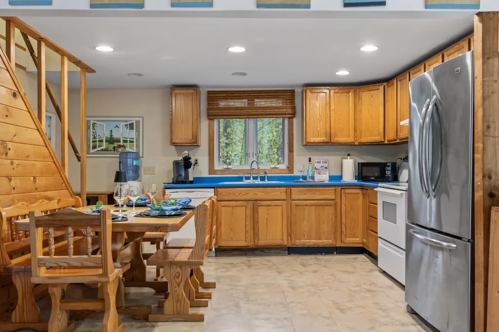40 Highpoint Drive Frye Island ME 04071