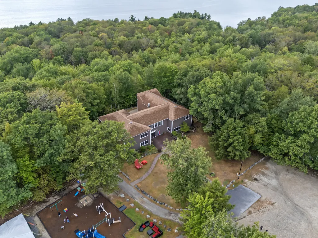 40 Highpoint Drive Frye Island ME 04071