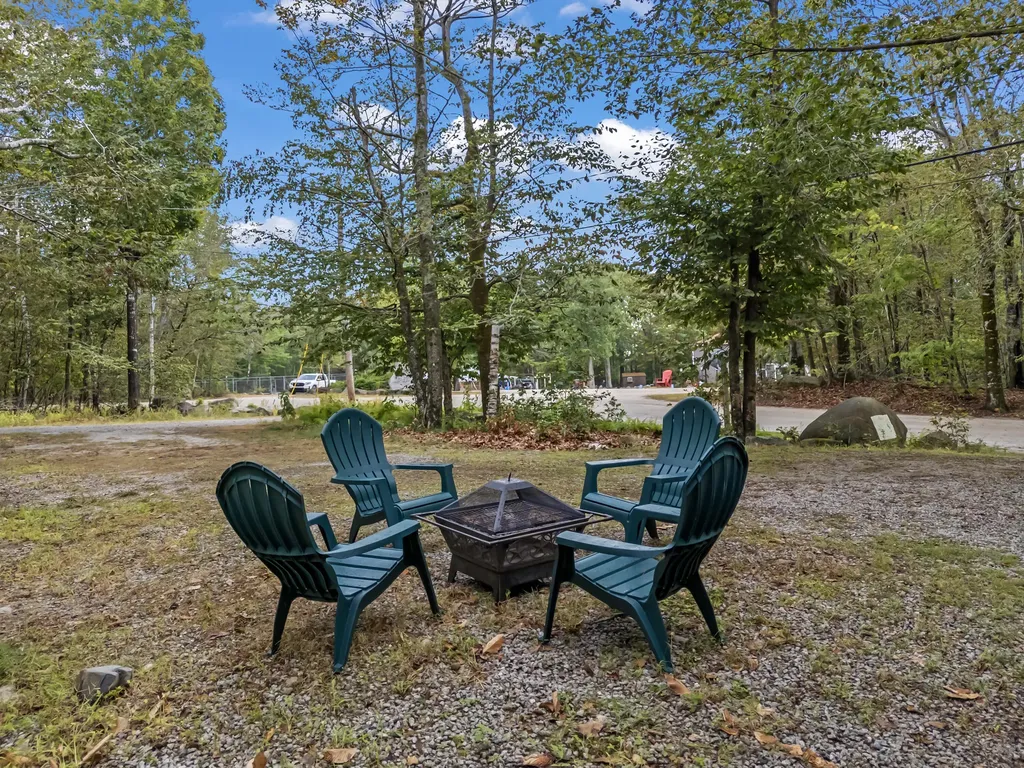 40 Highpoint Drive Frye Island ME 04071