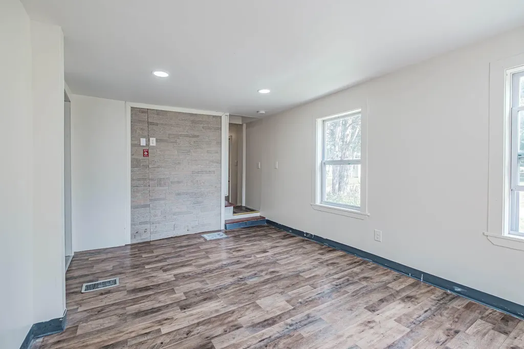 178 Main Street Lisbon ME 04252