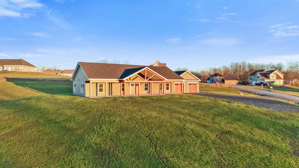 21 Mia Ridge Sidney ME 04330