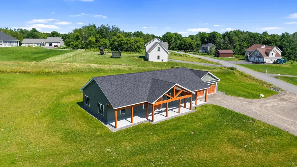 21 Mia Ridge Sidney ME 04330
