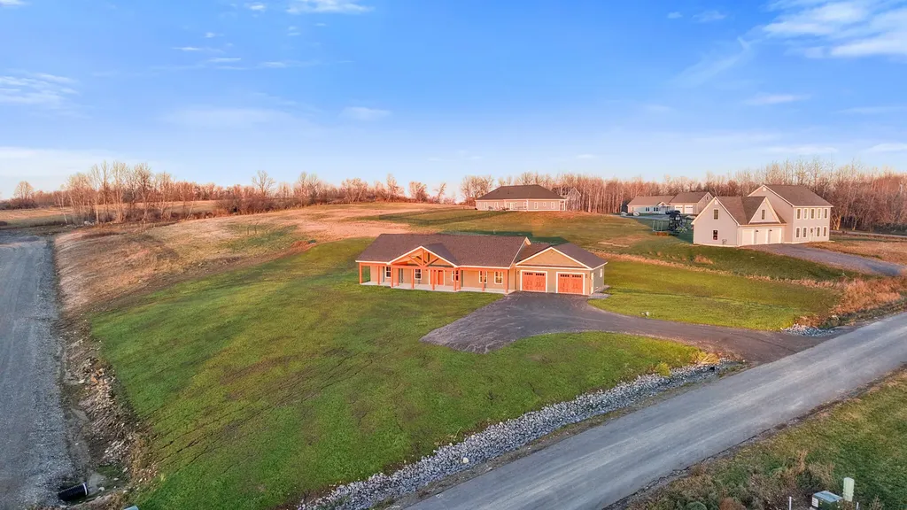 21 Mia Ridge Sidney ME 04330