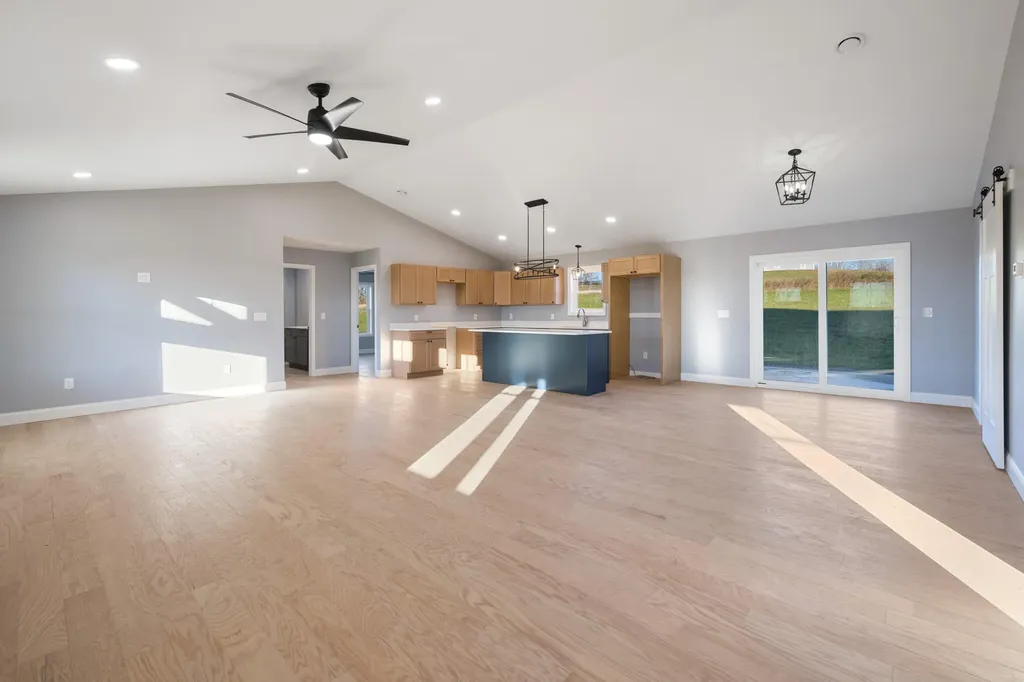 21 Mia Ridge Sidney ME 04330