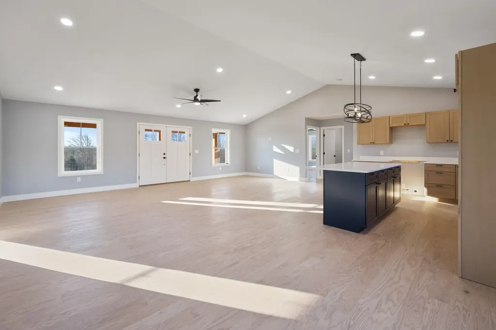 21 Mia Ridge Sidney ME 04330