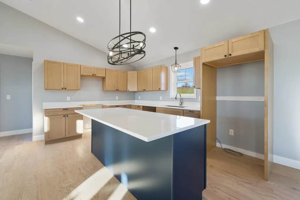 21 Mia Ridge Sidney ME 04330