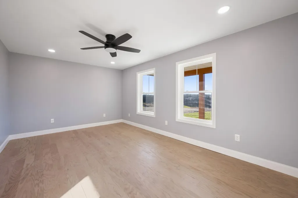 21 Mia Ridge Sidney ME 04330