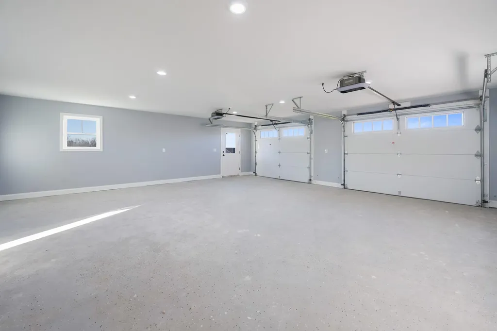 21 Mia Ridge Sidney ME 04330