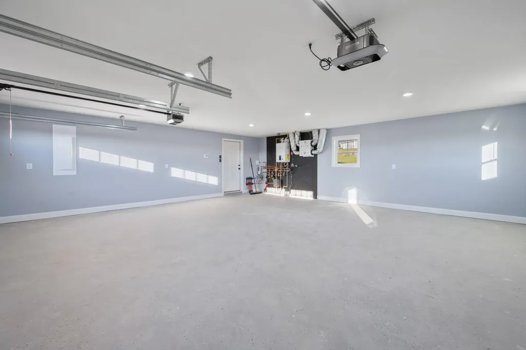 21 Mia Ridge Sidney ME 04330