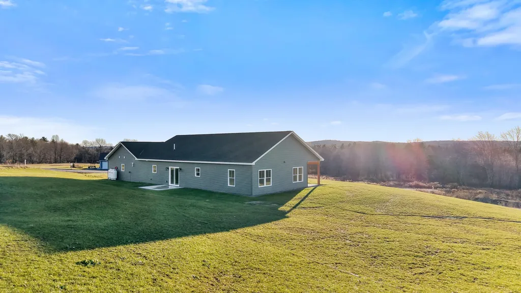 21 Mia Ridge Sidney ME 04330