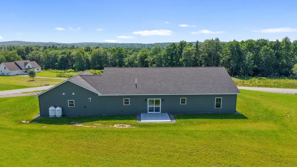21 Mia Ridge Sidney ME 04330
