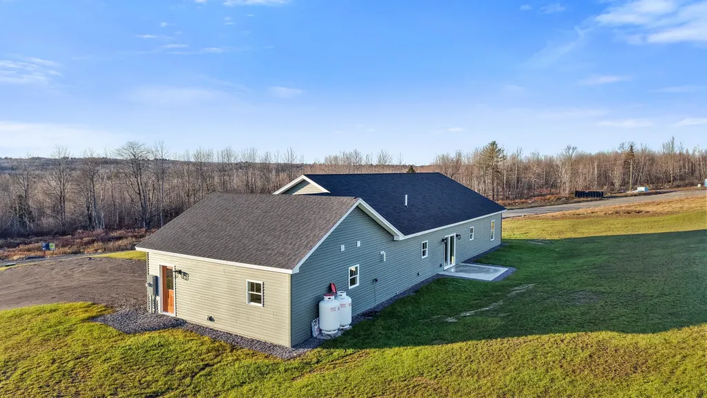 21 Mia Ridge Sidney ME 04330