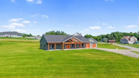 21 Mia Ridge Sidney ME 04330