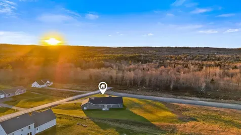 21 Mia Ridge Sidney ME 04330