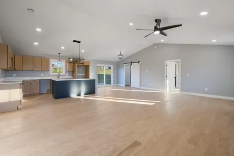 21 Mia Ridge Sidney ME 04330
