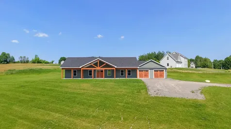 21 Mia Ridge Sidney ME 04330