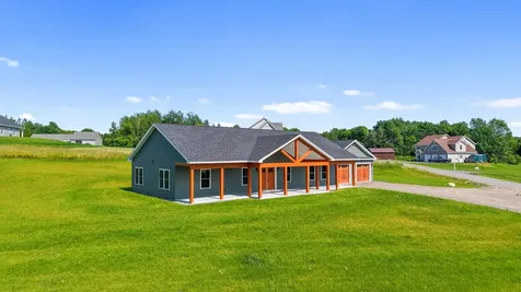 21 Mia Ridge Sidney ME 04330