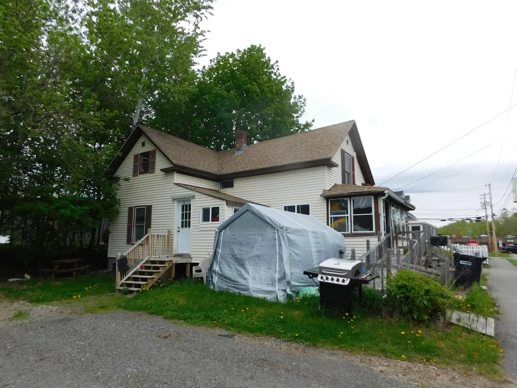 17 Vernon Street Bangor ME 04401