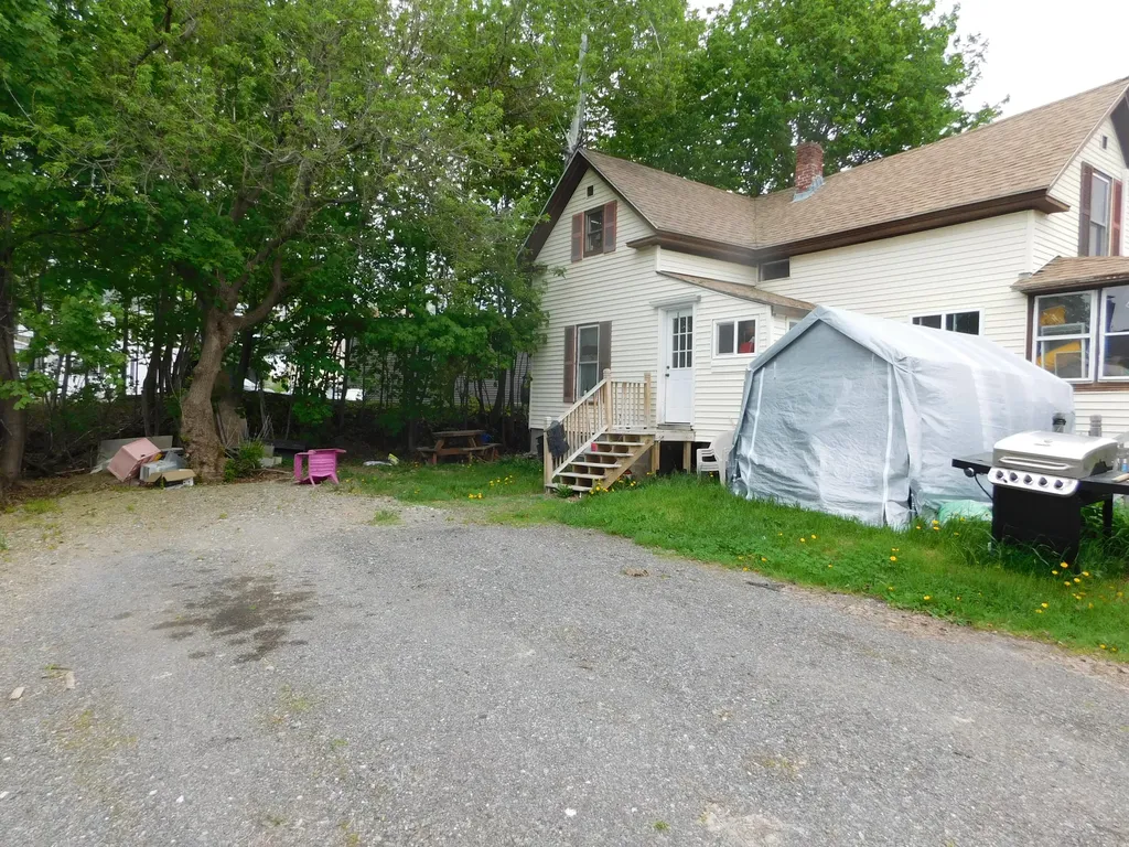 17 Vernon Street Bangor ME 04401