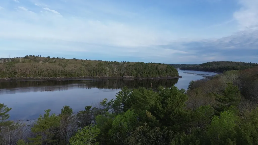 M46,L19,23 River Road Bucksport ME 04416