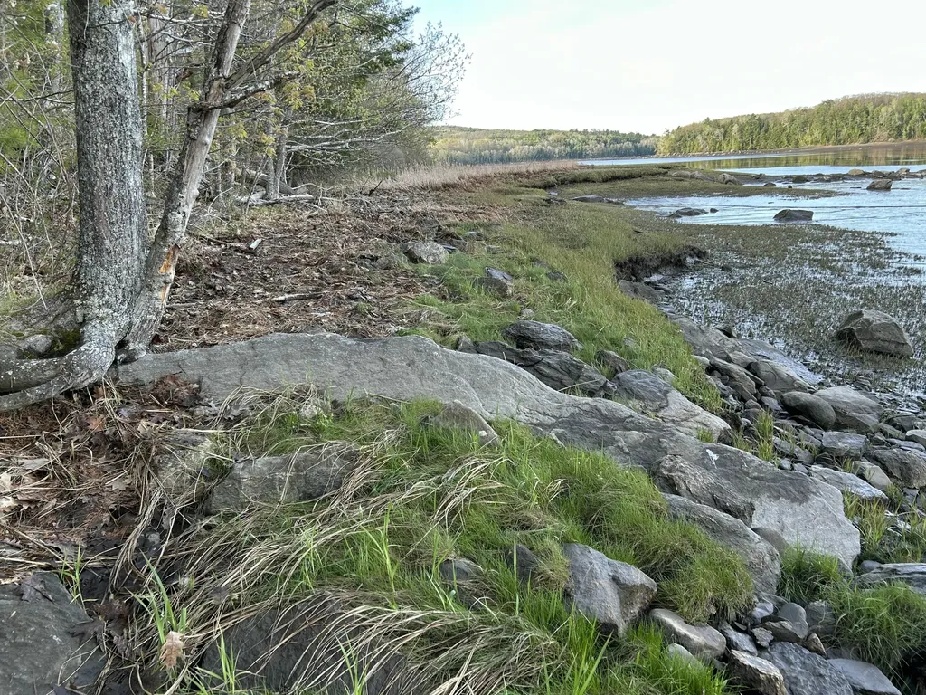 M46,L19,23 River Road Bucksport ME 04416
