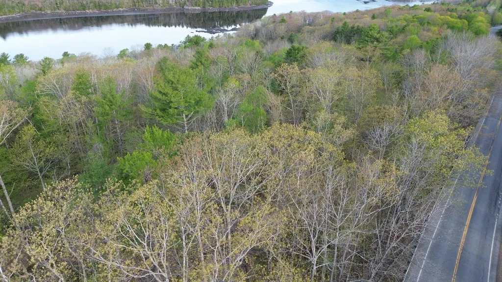 M46,L19,23 River Road Bucksport ME 04416