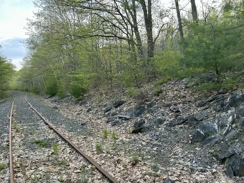 M46,L19,23 River Road Bucksport ME 04416