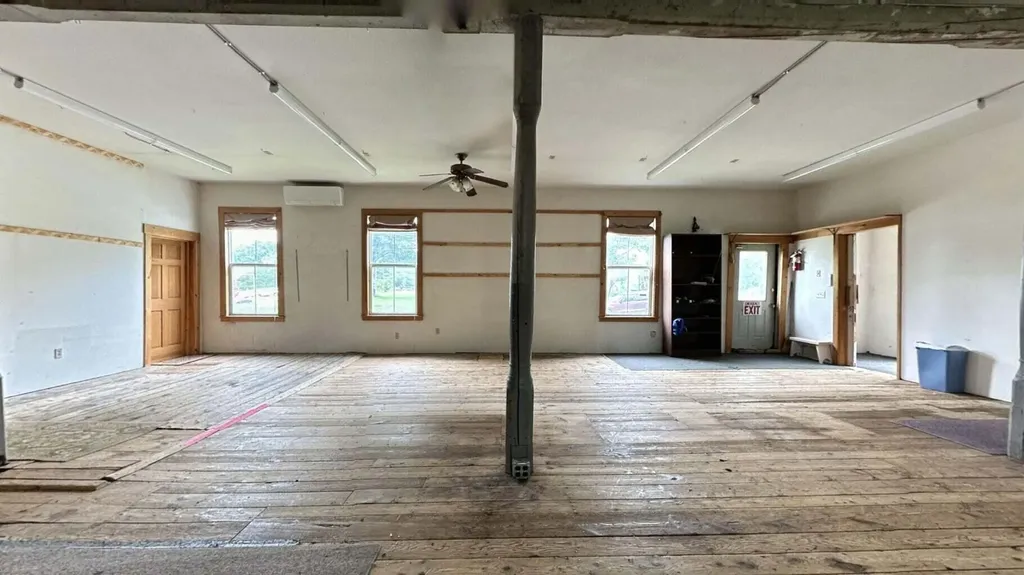 5 Starks Road New Sharon ME 04955