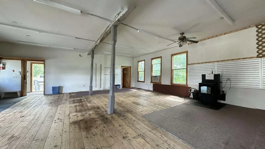 5 Starks Road New Sharon ME 04955