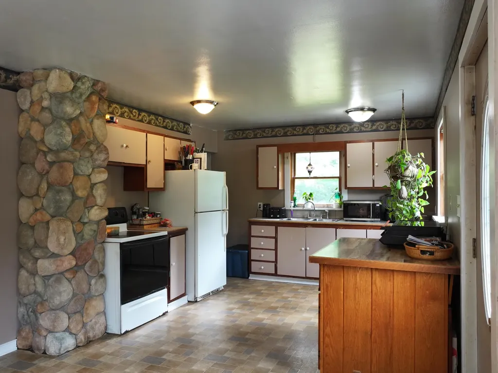 2120 Hallowell Road Litchfield ME 04350