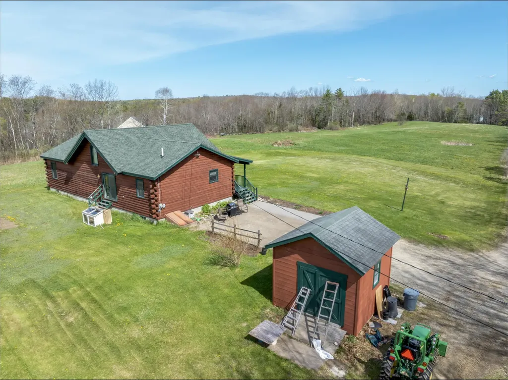 24 Brown Road Richmond ME 04357
