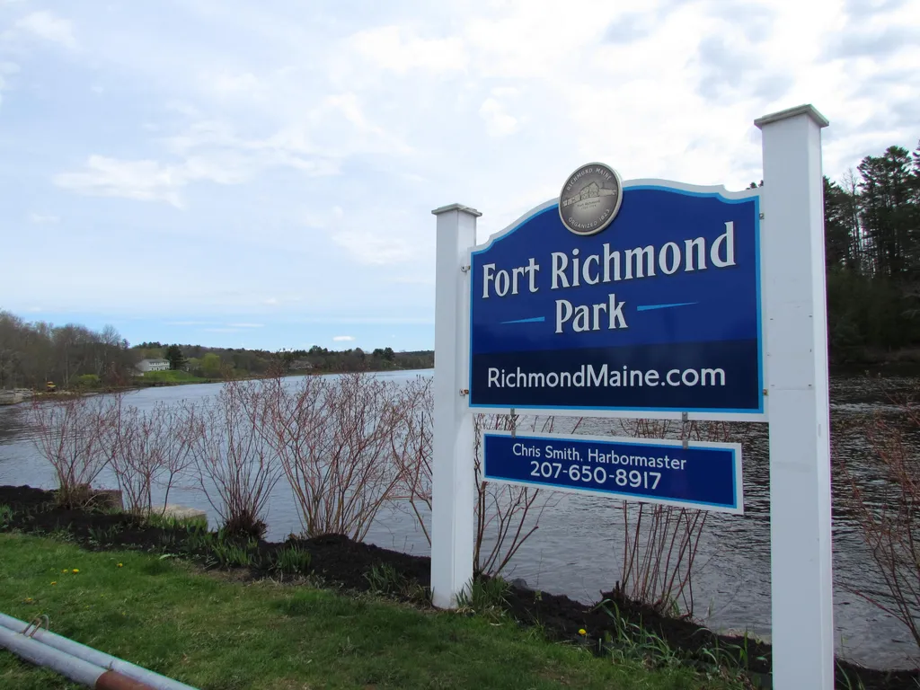 24 Brown Road Richmond ME 04357