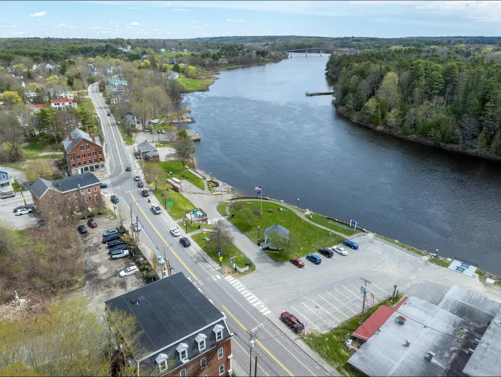 24 Brown Road Richmond ME 04357