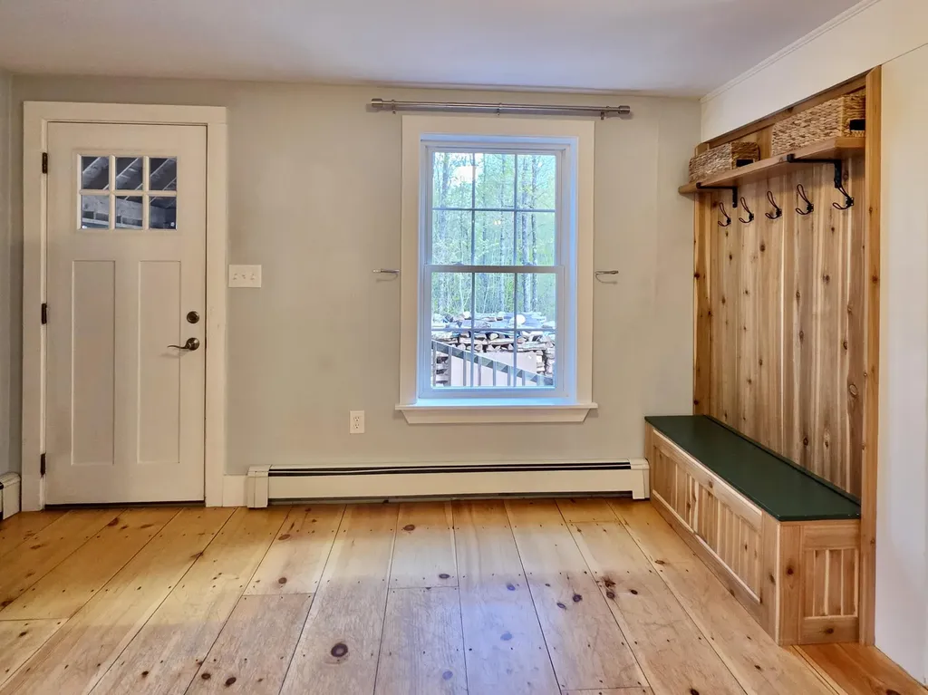319 N Raymond Road Raymond ME 04071