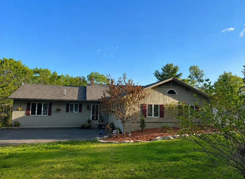28 Oakledge Hills Road Raymond ME 04071